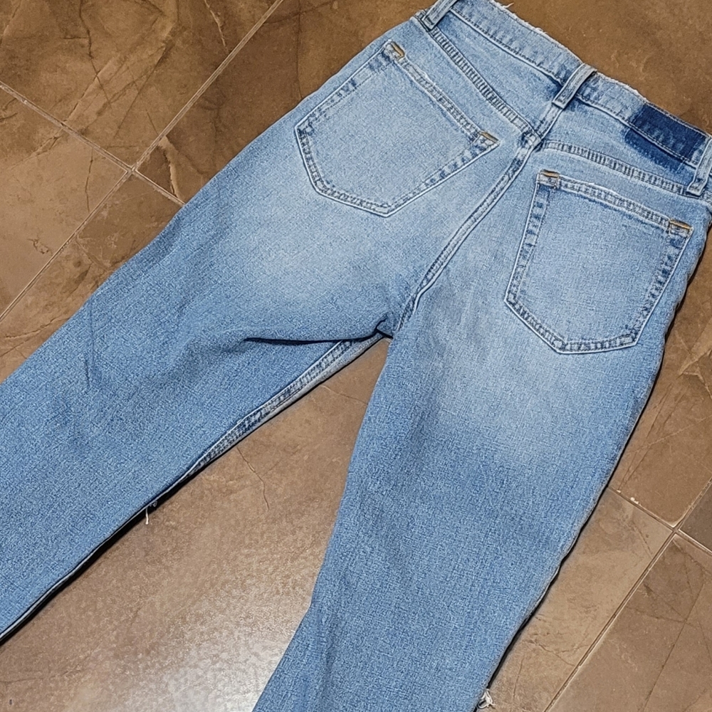 SOLD Abercrombie & Fitch Ultra High Rise Ankle Straight Jeans - Picture 5 of 6